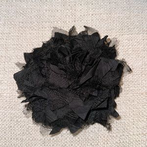 Pin Hair-clip Black White Multi Petal Pin Medium